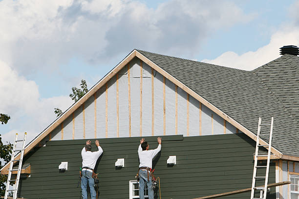 Professional Siding Contractor technician working in Diamond, IL